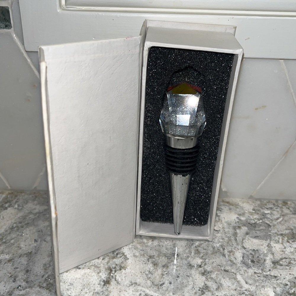 NIB Crystal Wine Bottle Stopper